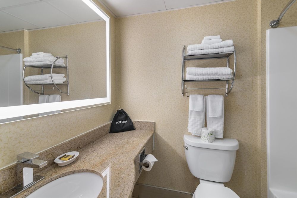 Best Western Plus Keene Hotel Standard Room, 1 King Bed, Non Smoking, Refrigerator & Microwave (with Sofabed) 4