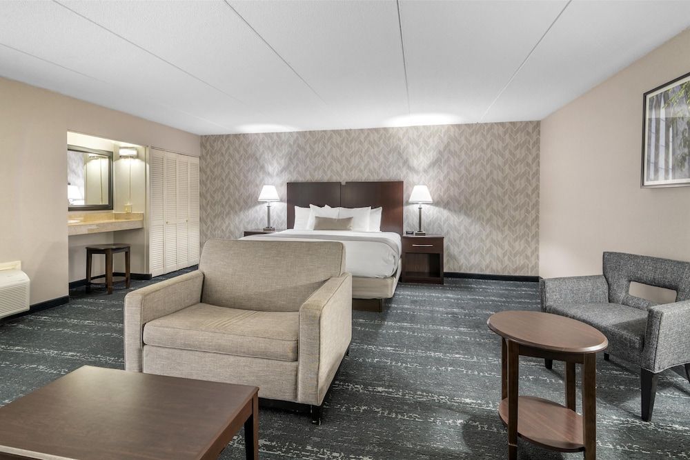 Best Western Plus Keene Hotel Standard Room, 1 King Bed, Non Smoking, Refrigerator & Microwave (with Sofabed) 2