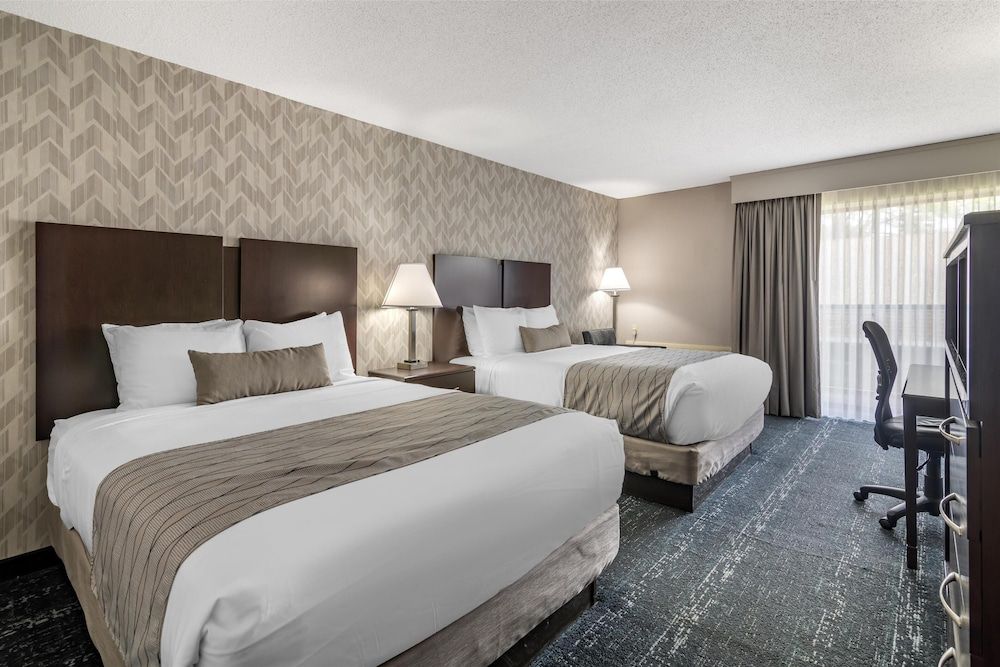 Best Western Plus Keene Hotel Standard Room, 2 Queen Beds, Non Smoking, Refrigerator & Microwave 3