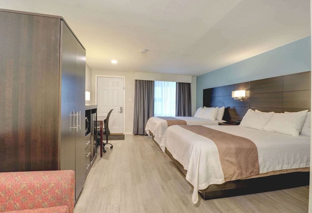 Room, 2 Queen Beds, Non Smoking Exterior Corridor(Pet Friendly)