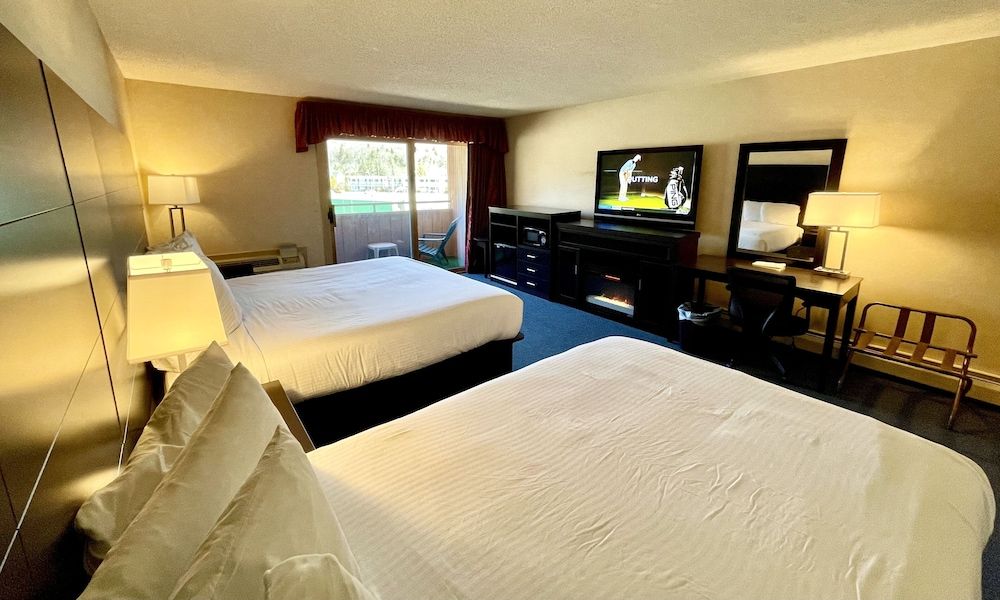 Room, Multiple Beds, Non Smoking, Mountain View