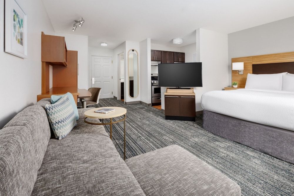 Studio, 1 Queen Bed with Sofa bed, Non Smoking (Mobility/Hearing Access, Roll-in Shwr)