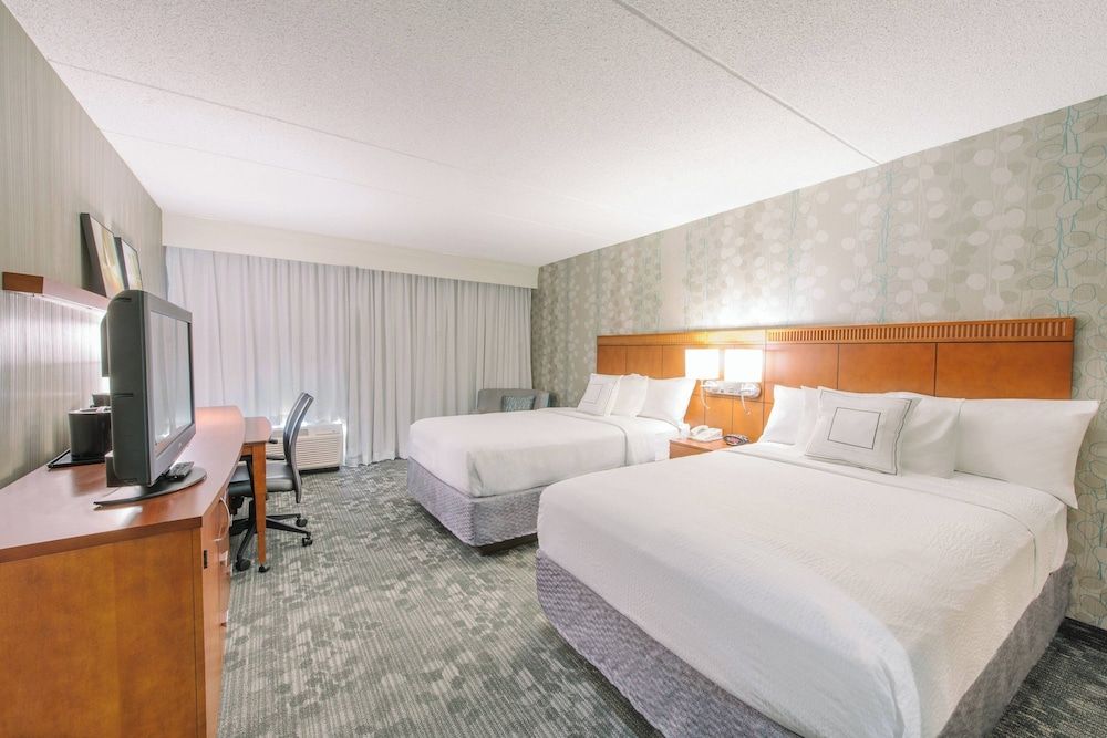 Room, 2 Double Beds, Non Smoking (Mobility/Hearing Access, Roll-In Shwr)