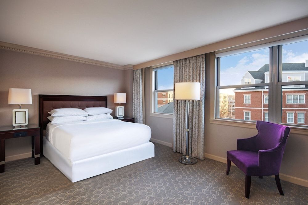 Traditional Room, 1 King Bed (Hearing Accessible)
