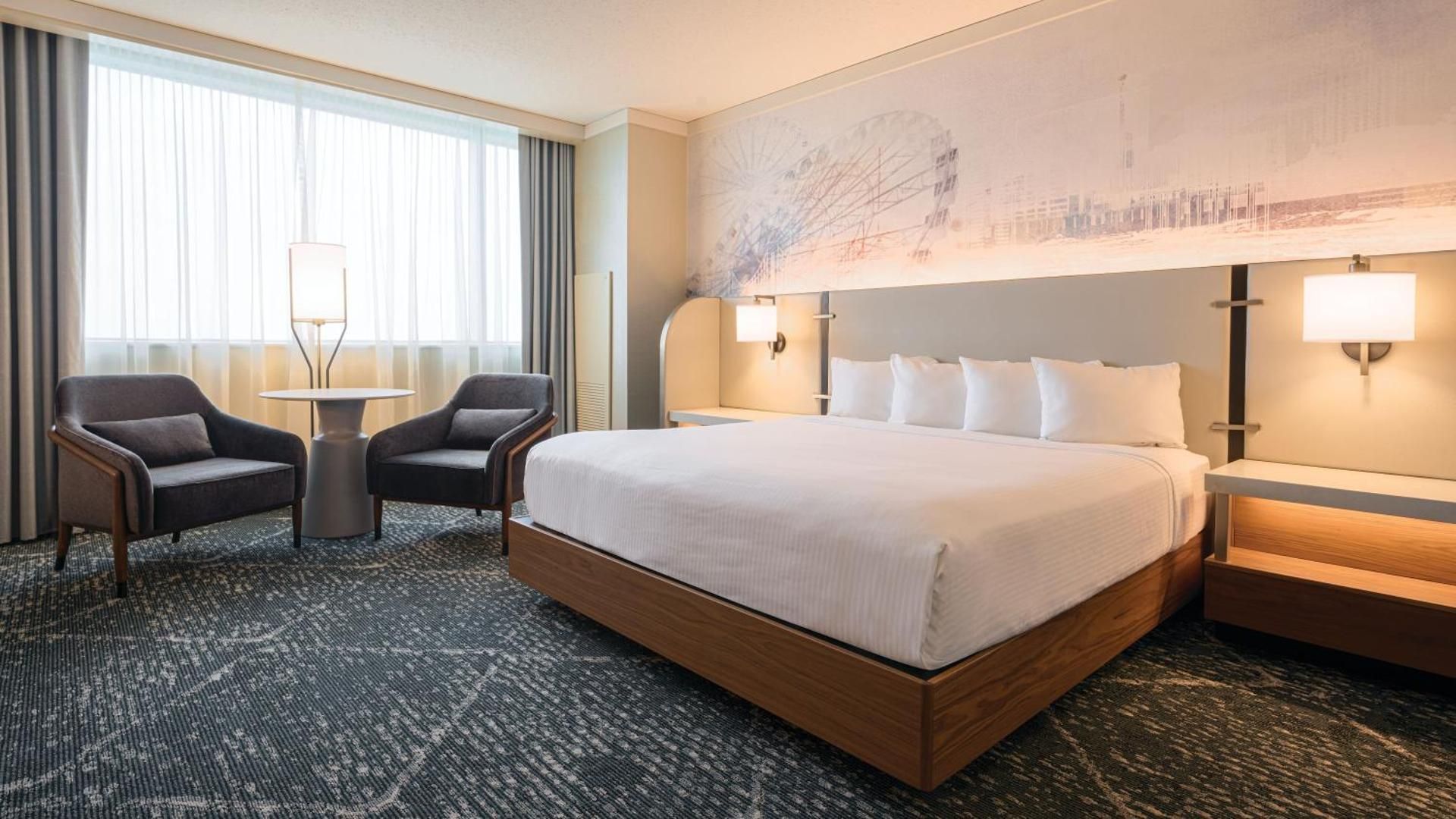 Waterfront Tower High Floor City View King Room - Non-Smoking