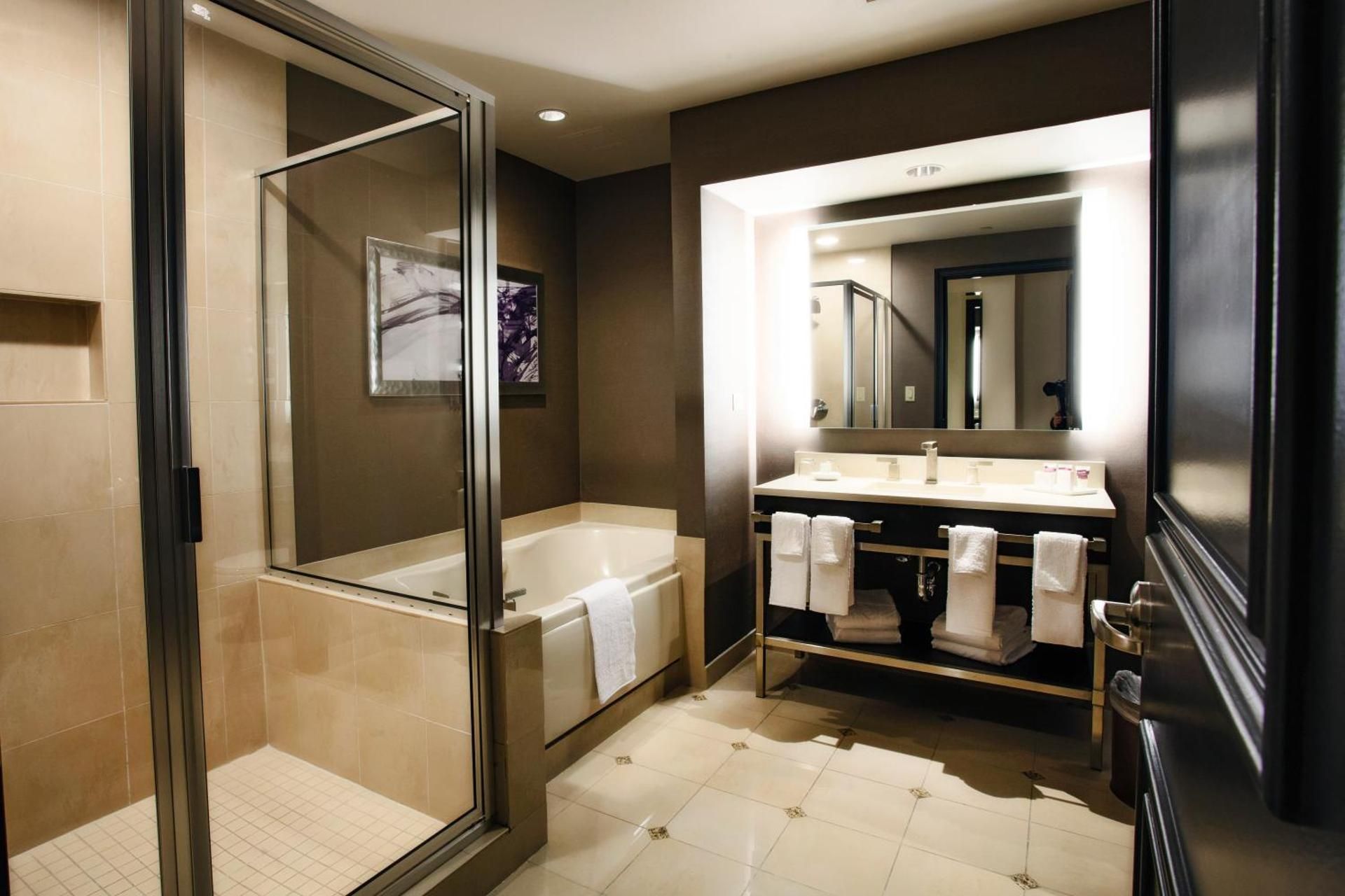 Renovated Bayview Premium King Non-Smoking