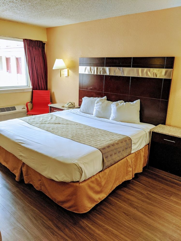 Atlantic Motor Inn Basic Single Room, 1 King Bed, Non Smoking 5