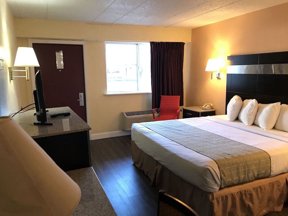 Atlantic Motor Inn Basic Single Room, 1 King Bed, Non Smoking 3