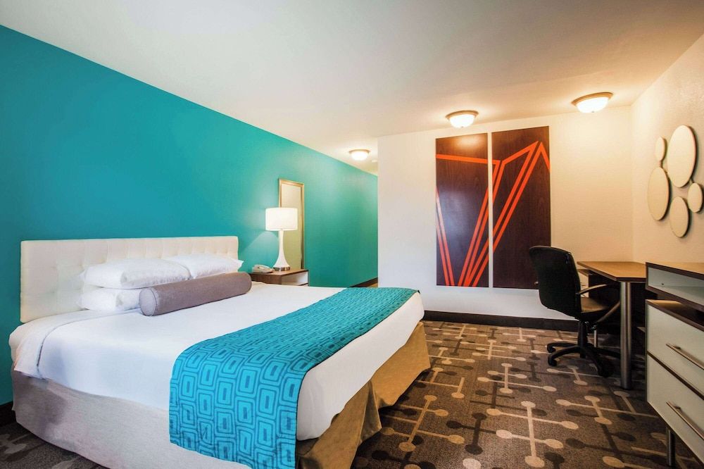 Studio Suite, 1 King Bed, Non Smoking, Patio (First Floor)