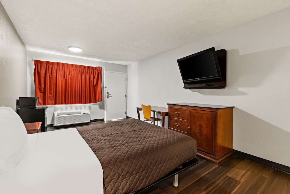 Rodeway Inn Room, 1 Double Bed, Smoking 4