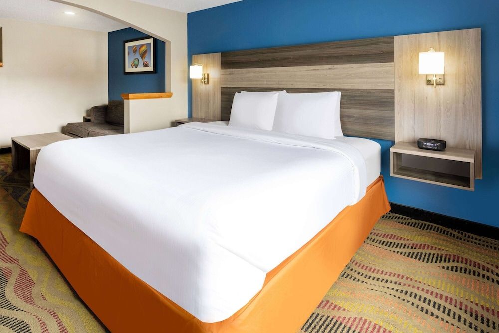 Studio Suite, 1 King Bed, Non Smoking