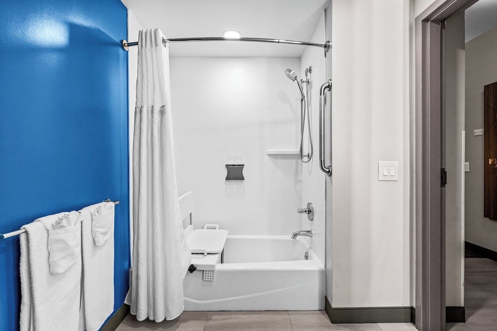 Standard Room, 2 Queen Beds, Accessible (Mobility, Accessible Tub)