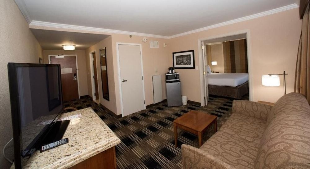 Hotel Executive Suites Executive Suite 4