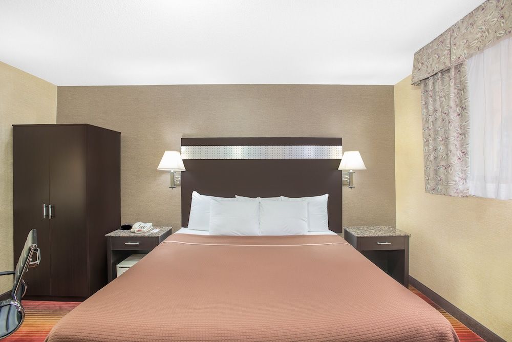 Deluxe Single Room, 1 King Bed, Non Smoking