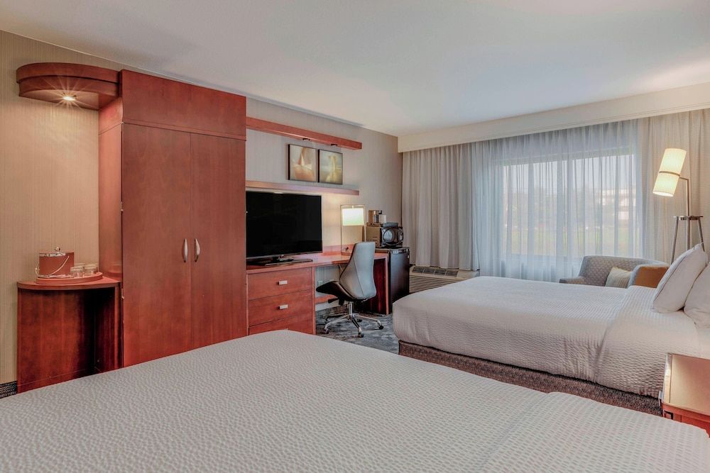 Courtyard by Marriott Cranbury South Brunswick Room, 2 Queen Beds 2