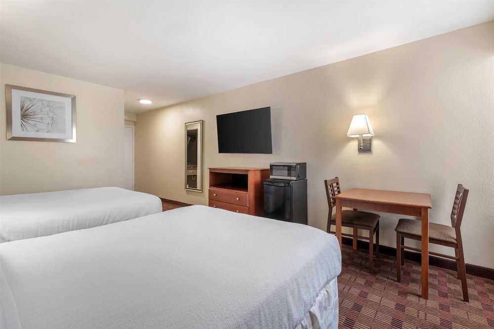 SureStay Hotel by Best Western East Brunswick Standard Room, 2 Queen Beds, Non Smoking, Microwave