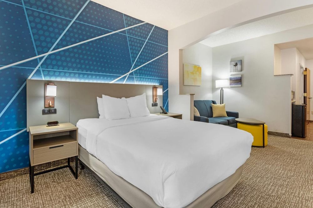 Suite, 1 Queen Bed with Sofa bed, Accessible, Kitchen (Non Smoking)
