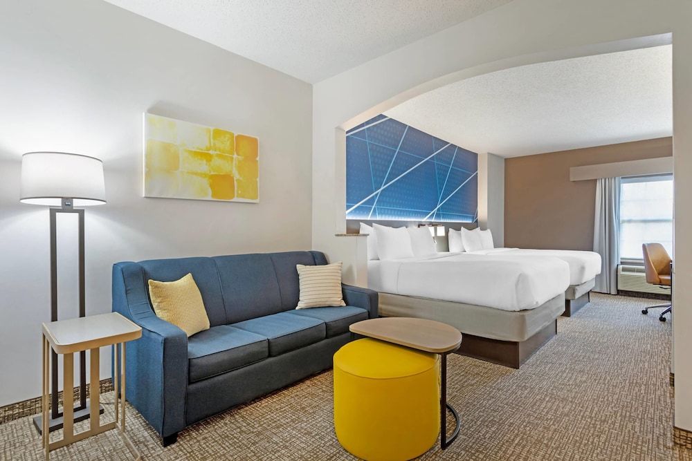 Suite, 2 Queen Beds, Non Smoking