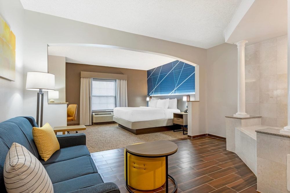Suite, 1 King Bed, Non Smoking, Jetted Tub