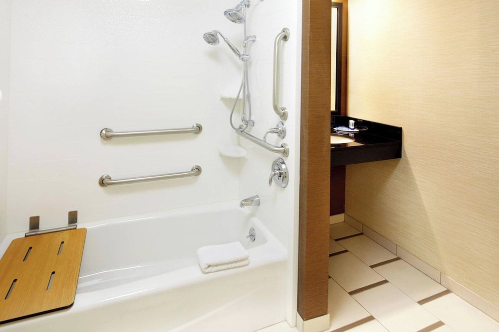 Room, 1 King Bed (Mobility Accessible, Tub)