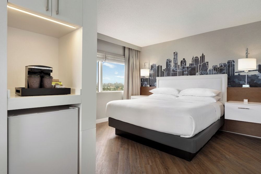 Room, 1 King Bed, Corner