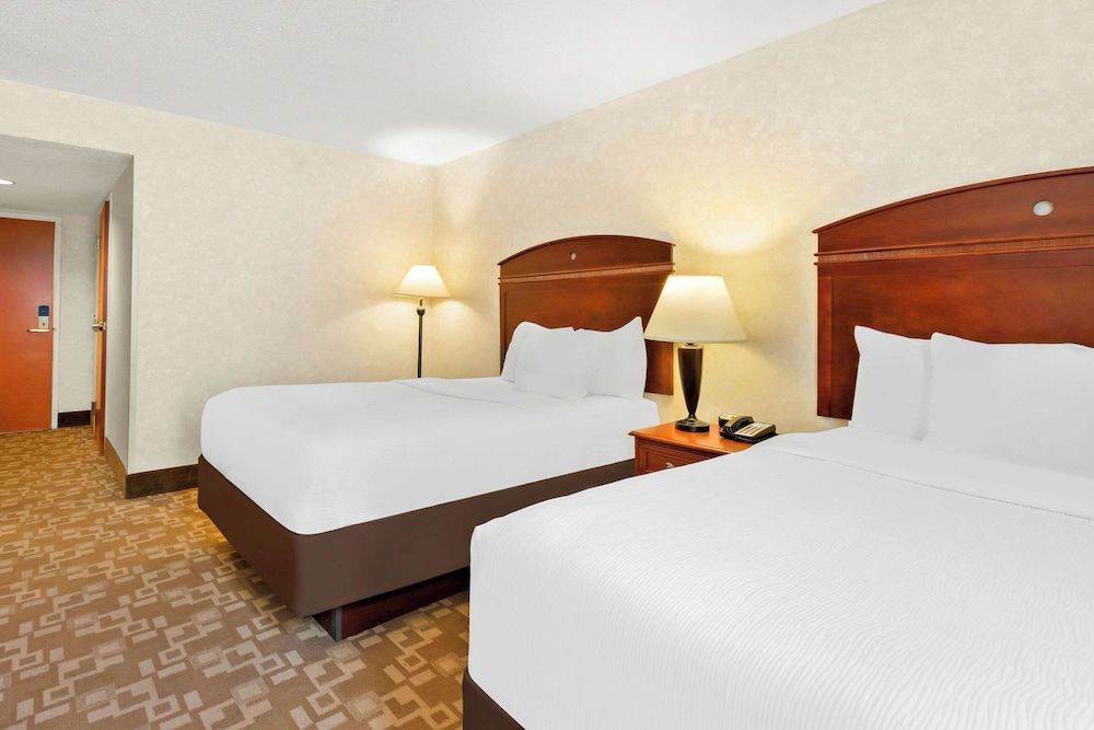 Room, 2 Double Beds, Non Smoking (Roll-In Shower)