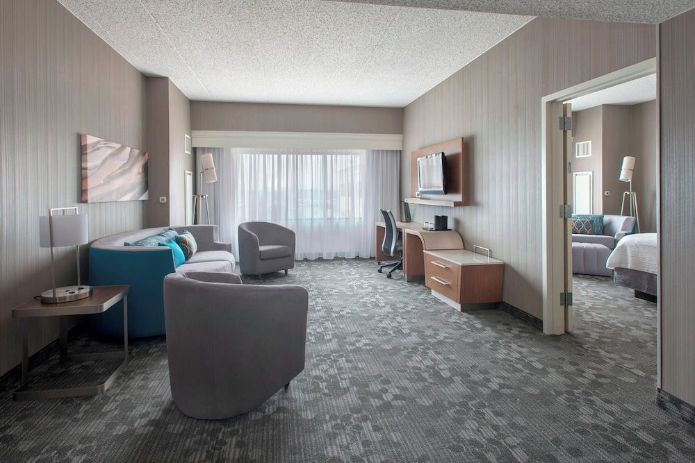 Suite, 1 Bedroom (Mobility Accessible, Roll-In Shower)