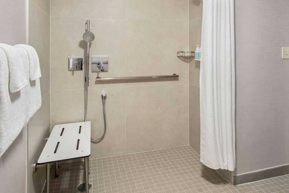 Room, 2 Queen Beds (Mobility Accessible, Roll-In Shower)