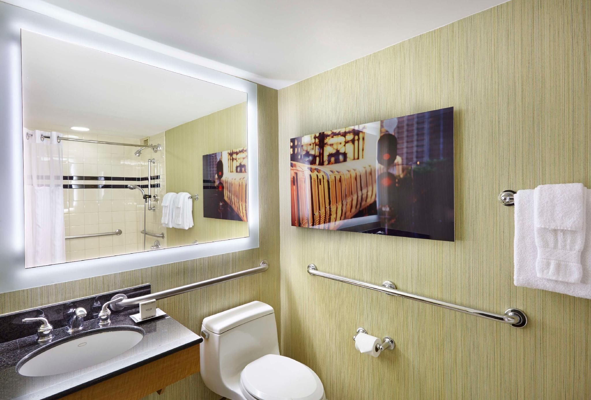 2 DOUBLE MOBILITY ACCESSIBLE W/ RI SHWR