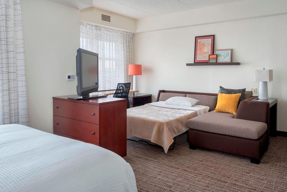 Studio, 1 Queen Bed with Sofa bed (Mobility/Hearing Accessible, Tub)