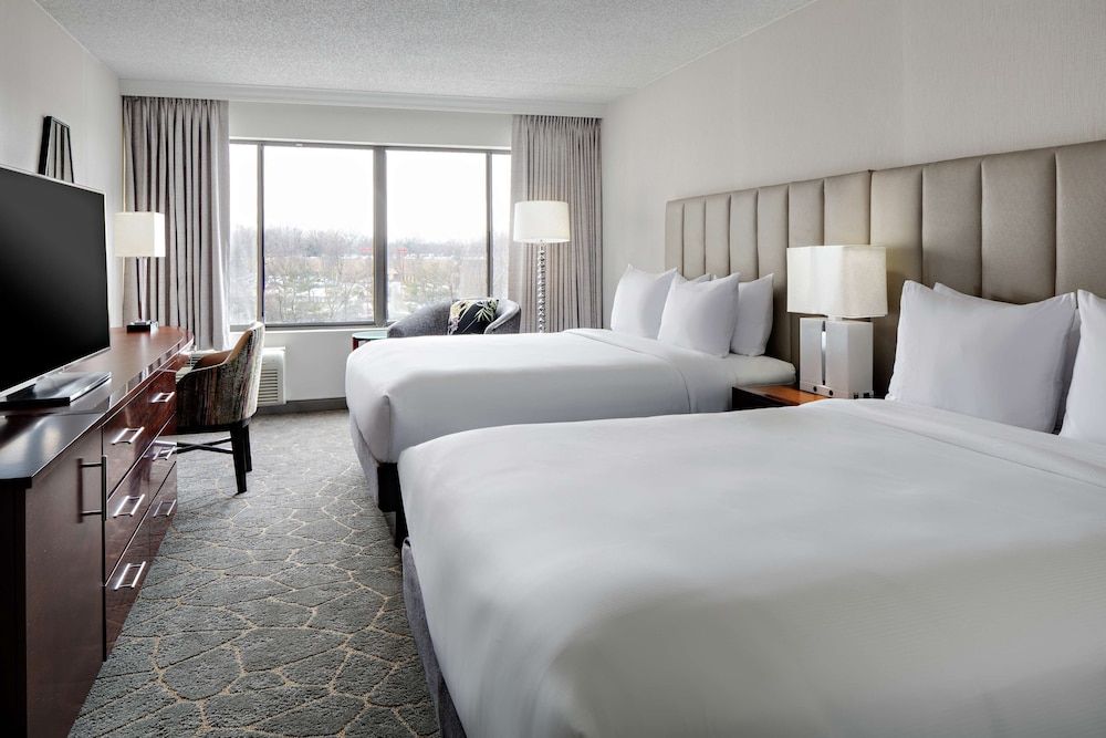 Junior Suite, 2 Queen Beds, Accessible, Bathtub (Mobility & Hearing)