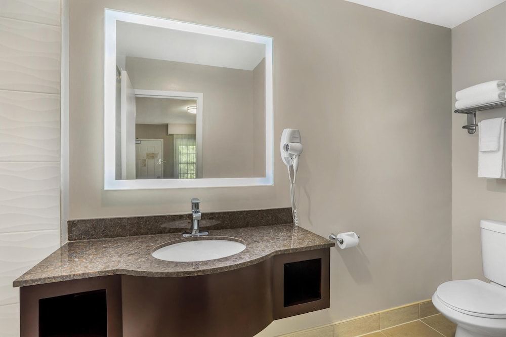 Best Western Fort Lee Standard Room, 2 Double Beds, Non Smoking, Refrigerator 4