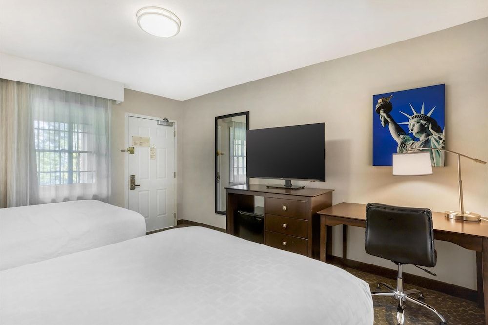 Best Western Fort Lee Standard Room, 2 Double Beds, Non Smoking, Refrigerator 2