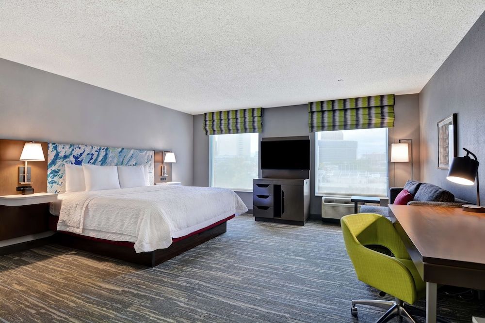Standard Room, 1 King Bed (City & Water View)