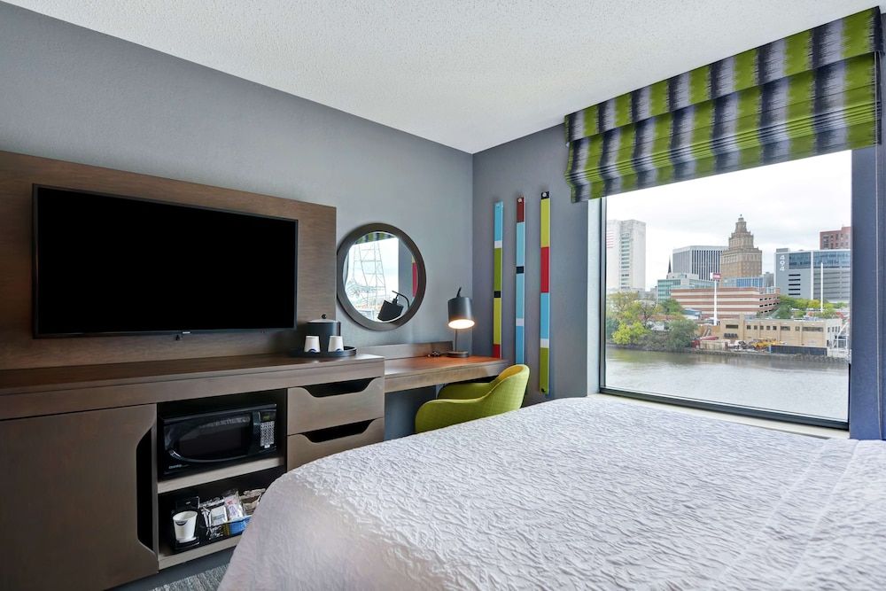 Suite, 2 Queen Beds (City & Water View)