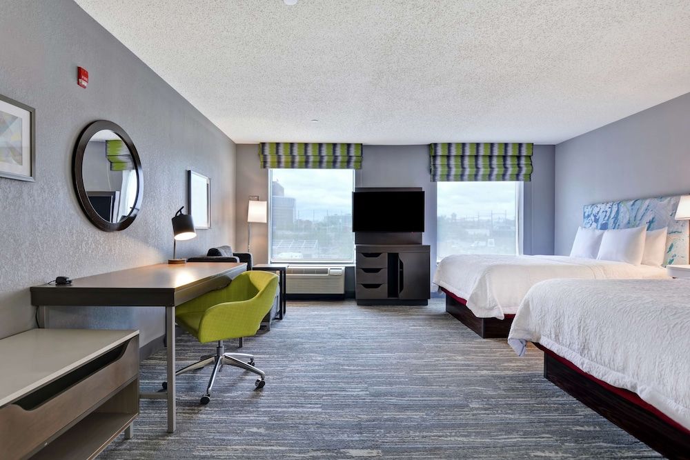 Suite, 2 Queen Beds (City & Water View)