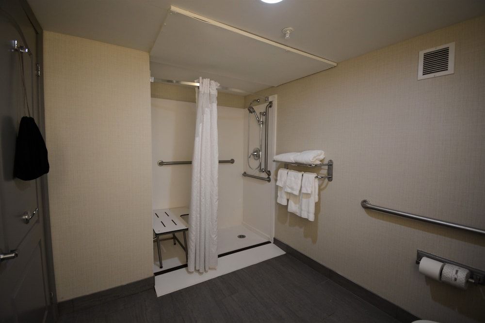 Standard Room, 1 King Bed, Accessible (Mobility)