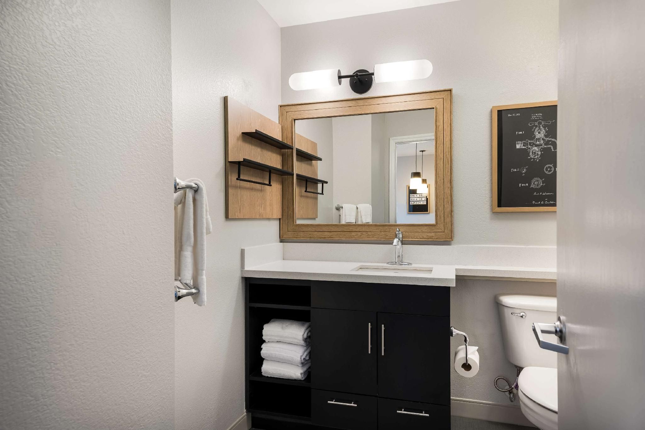 One Bedroom Queen - NYC View - Hearing Accessible