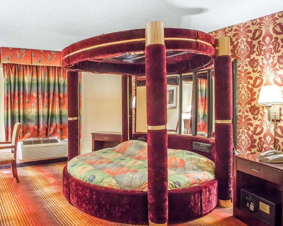 undefined Days Inn by Wyndham Jersey City 5