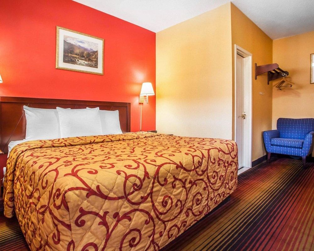 Rodeway Inn Jersey City near Hoboken Standard Room, 1 King Bed, Non Smoking 2