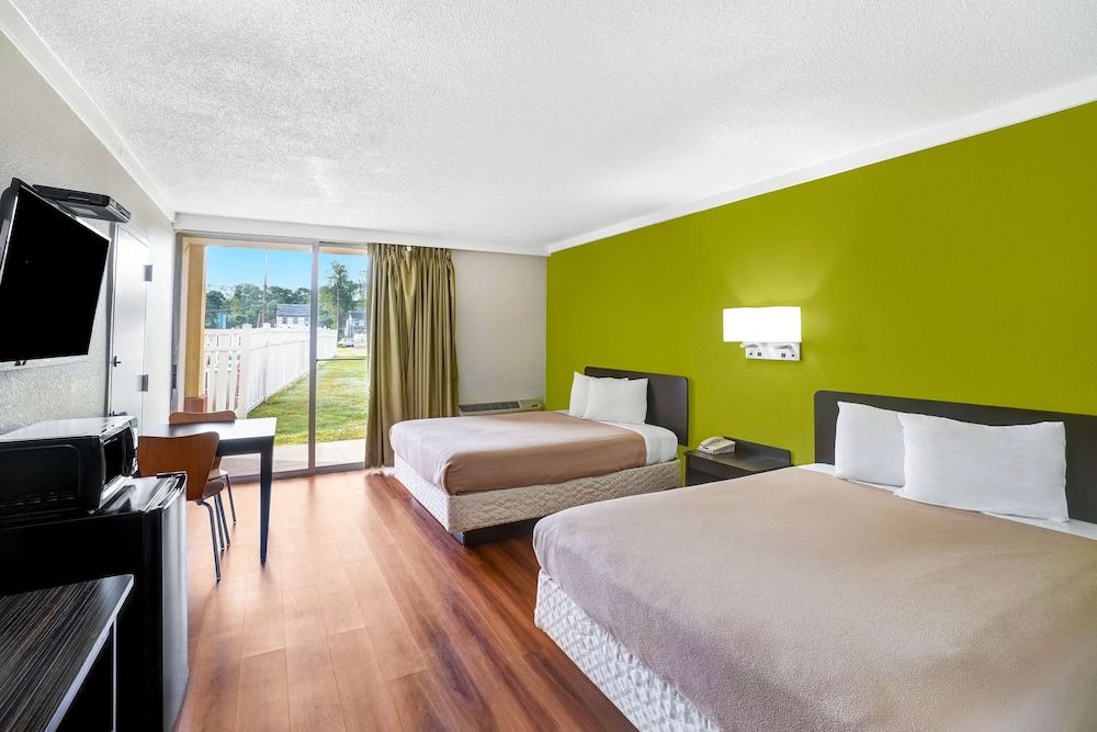 Motel 6 Lawrenceville, NJ Standard Room, 2 Double Beds, Non Smoking, Refrigerator & Microwave 2