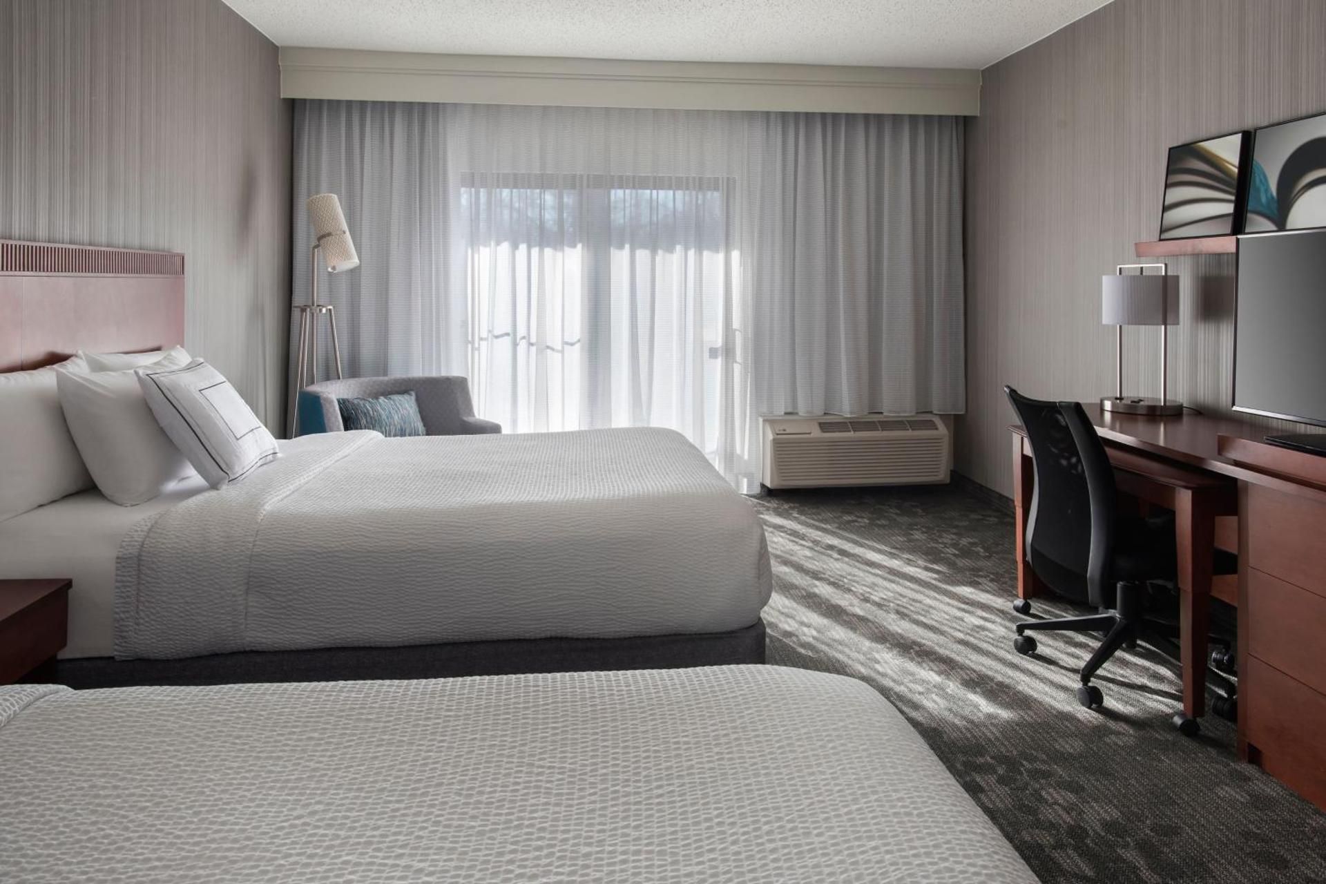 Standard Double Room with City View/Balcony/Tub - Mobility Accessible