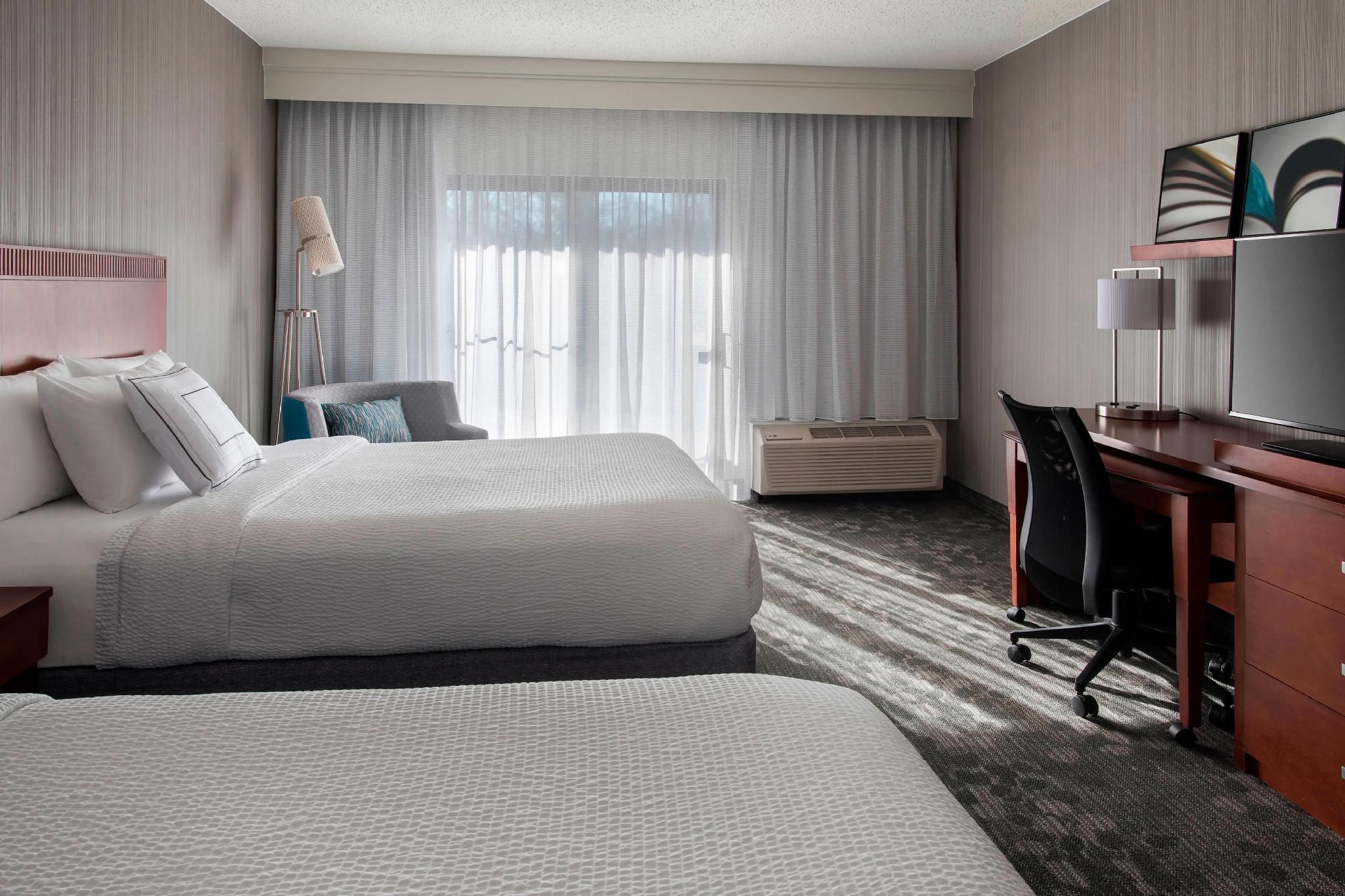 Standard, Guest Room, 2 Double, City View, Balcony