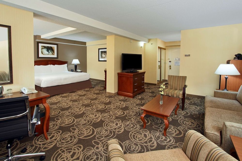 undefined DoubleTree by Hilton Mahwah 4
