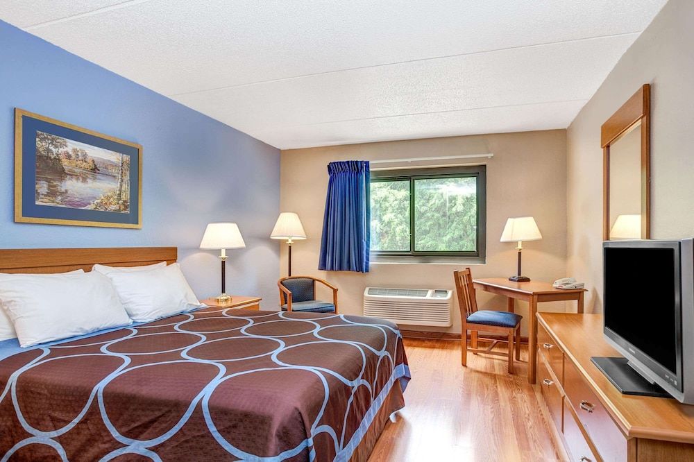 Super 8 by Wyndham Mahwah Standard Room, 1 Queen Bed 2