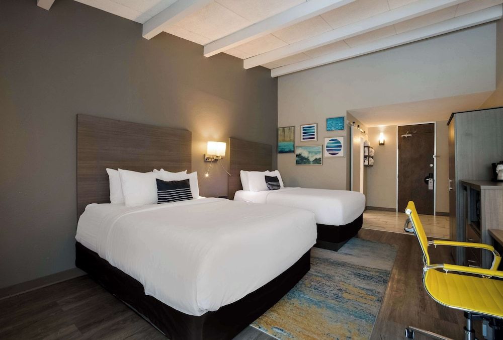 Standard Room, 2 Queen Beds, Balcony, Pool View (2nd Floor)