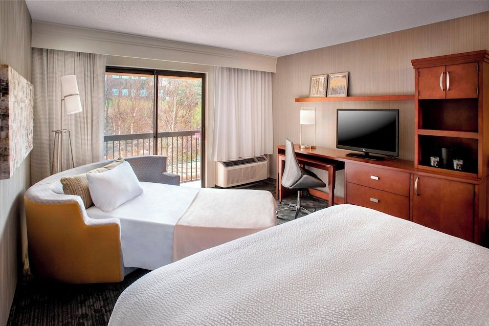 Room, 1 King Bed with Sofa bed, Non Smoking, Balcony (Courtyard View)