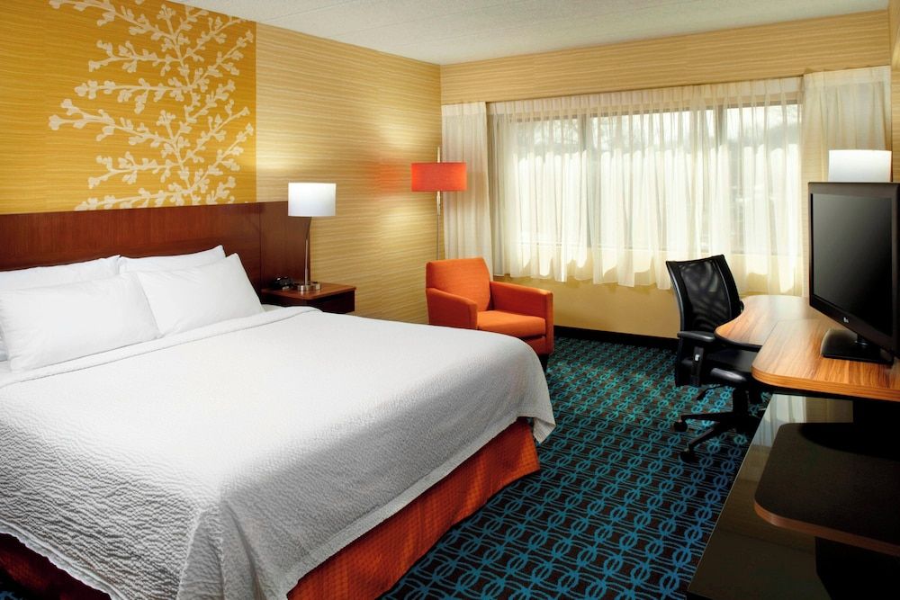 Room, 1 King Bed (Mobility Accessible, Tub)