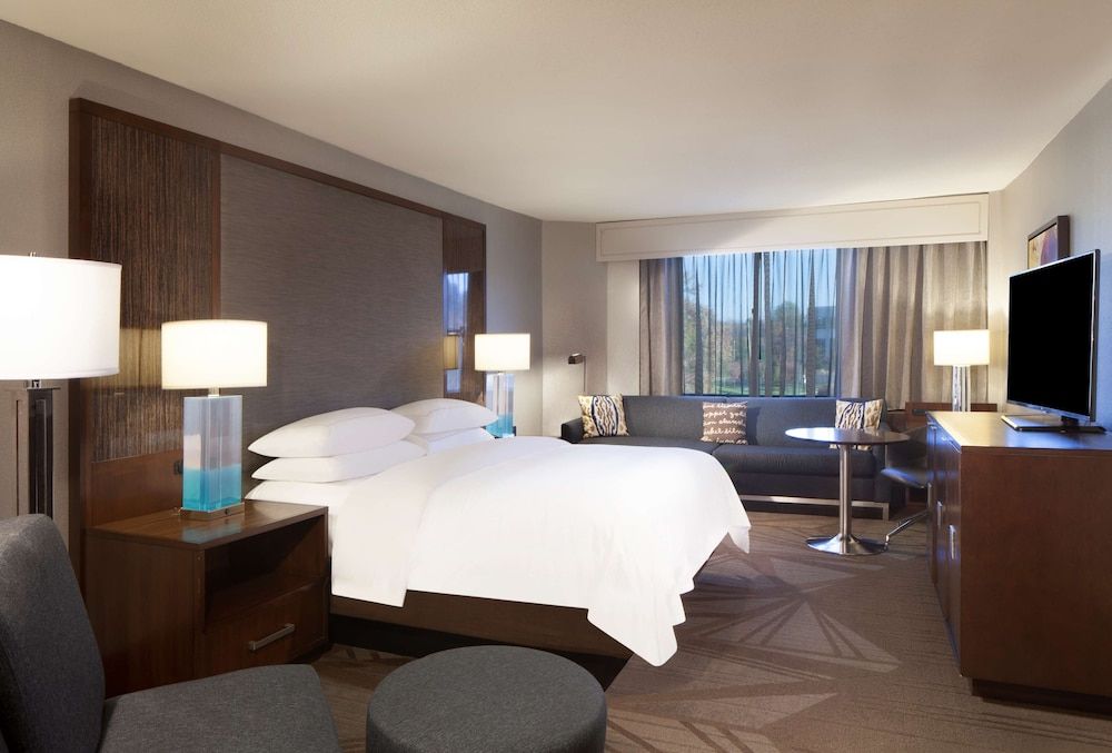Superior Room, 1 King Bed, Corner