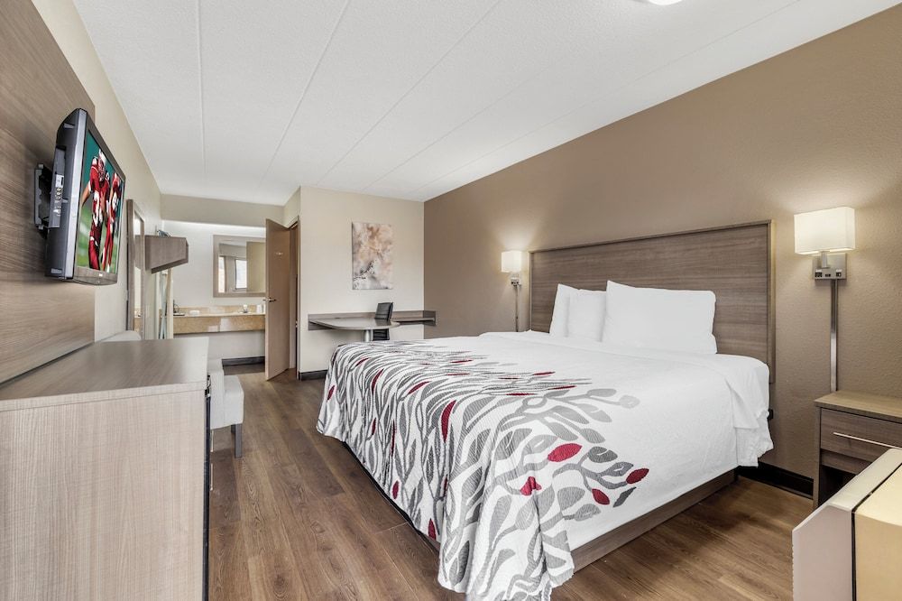 Red Roof Inn Parsippany Superior Room, 1 King Bed, Non Smoking 2